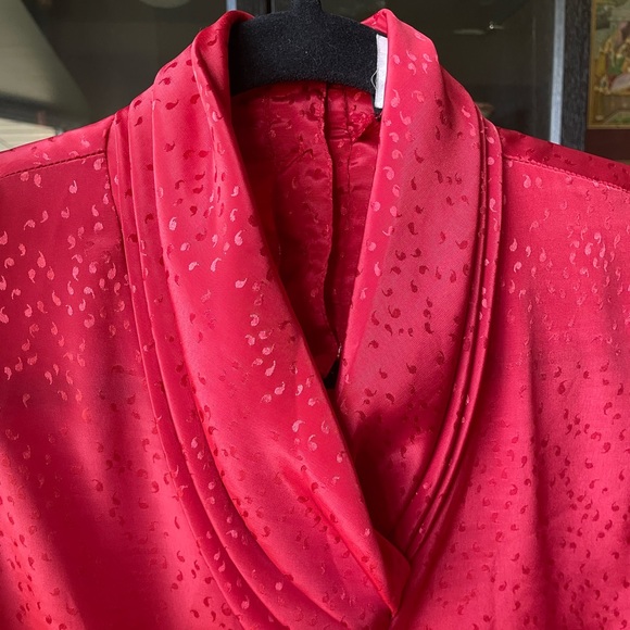 Red blouse - Picture 4 of 15